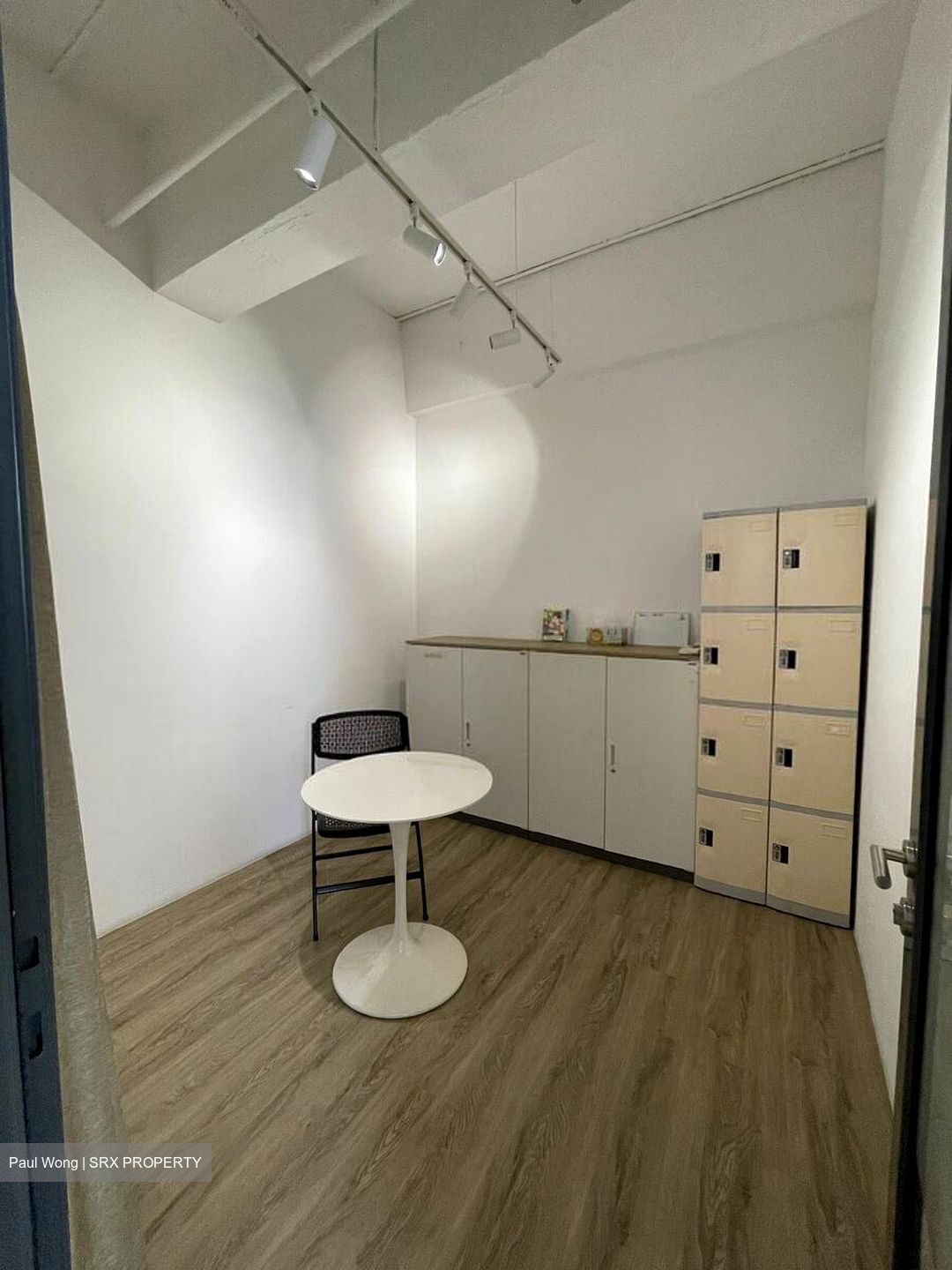 Parkway Centre (D15), Office #454695201